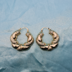 Gold round puff earrings med