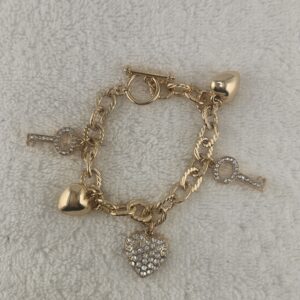 Gold charm braceler hearts & Keys